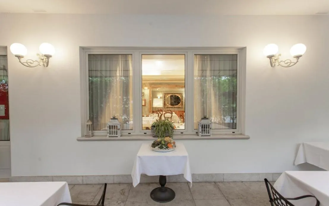 Hotel Ristorante Ca' Nova Veneza 3*,